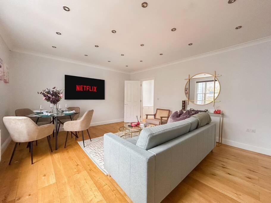 Charming One Bedroom Flat On Portobello Road Londen