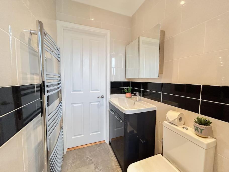 Charming One Bedroom Flat On Portobello Road * Londen
